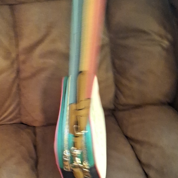 Coach White and Green Bag Pebbled Leather with Embossed Logo - Picture 3 of 11